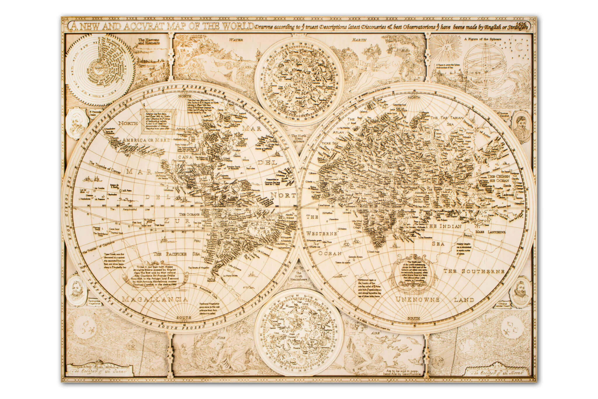 Historická dřevěná mapa světa - detail gravírování